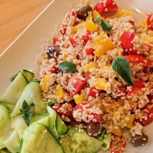 Cous cous senza cottura alle verdure senza glutine nel piatto