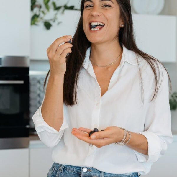 Elena Celiachia Stanca che mangia mirtillo