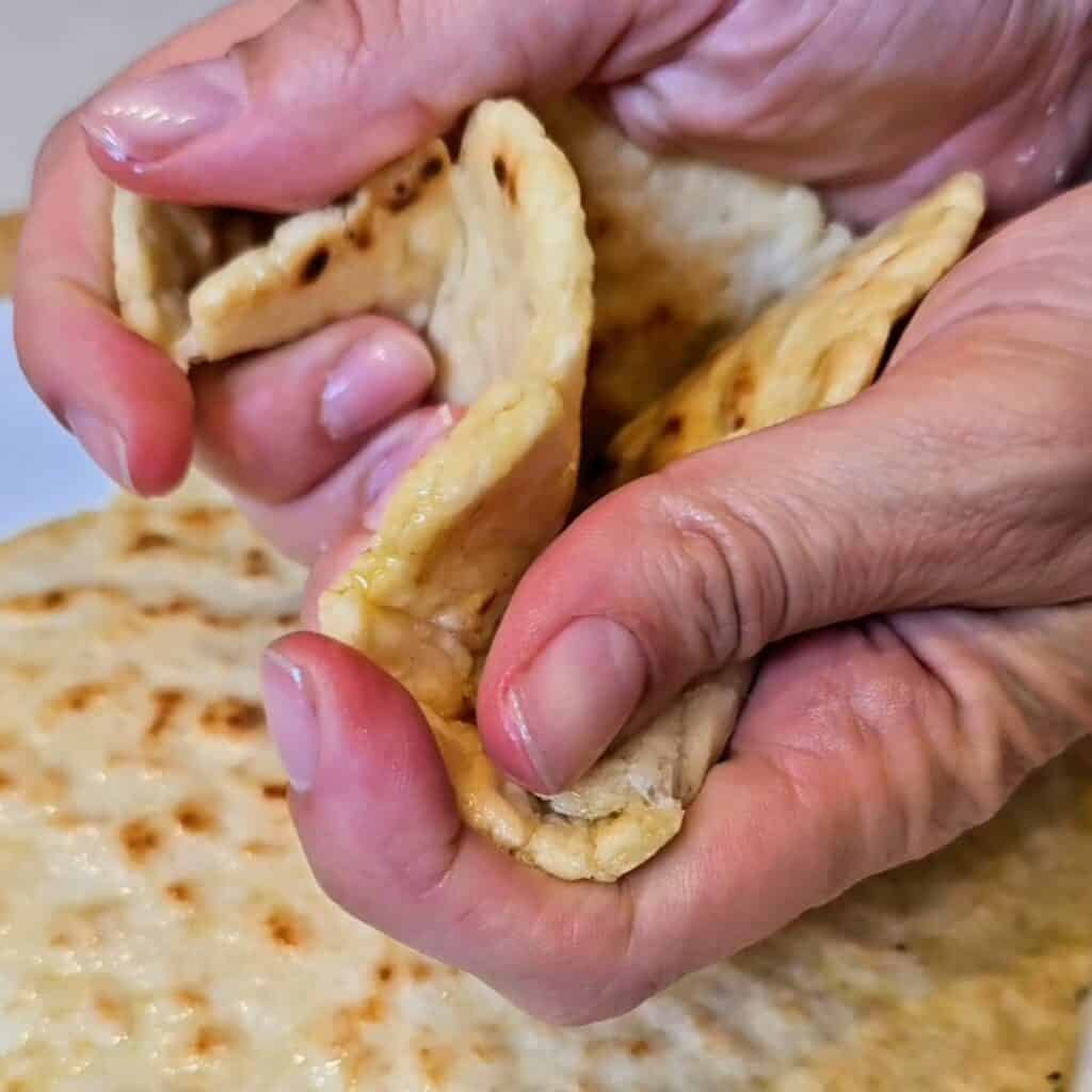 pane veloce senza lgutine cotto e piagato in mano