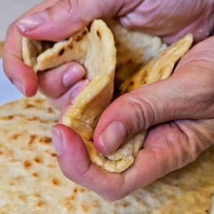 pane veloce senza lgutine cotto e piagato in mano