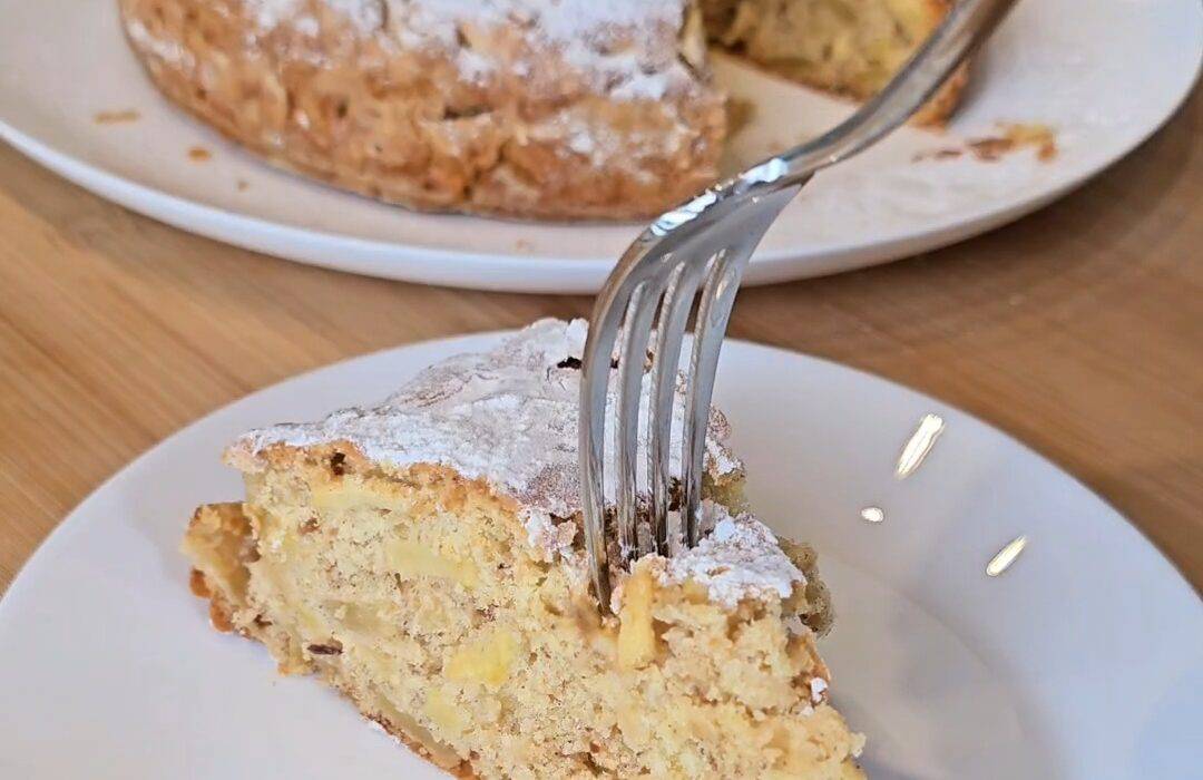 fetta di torta alle mele senza glutine