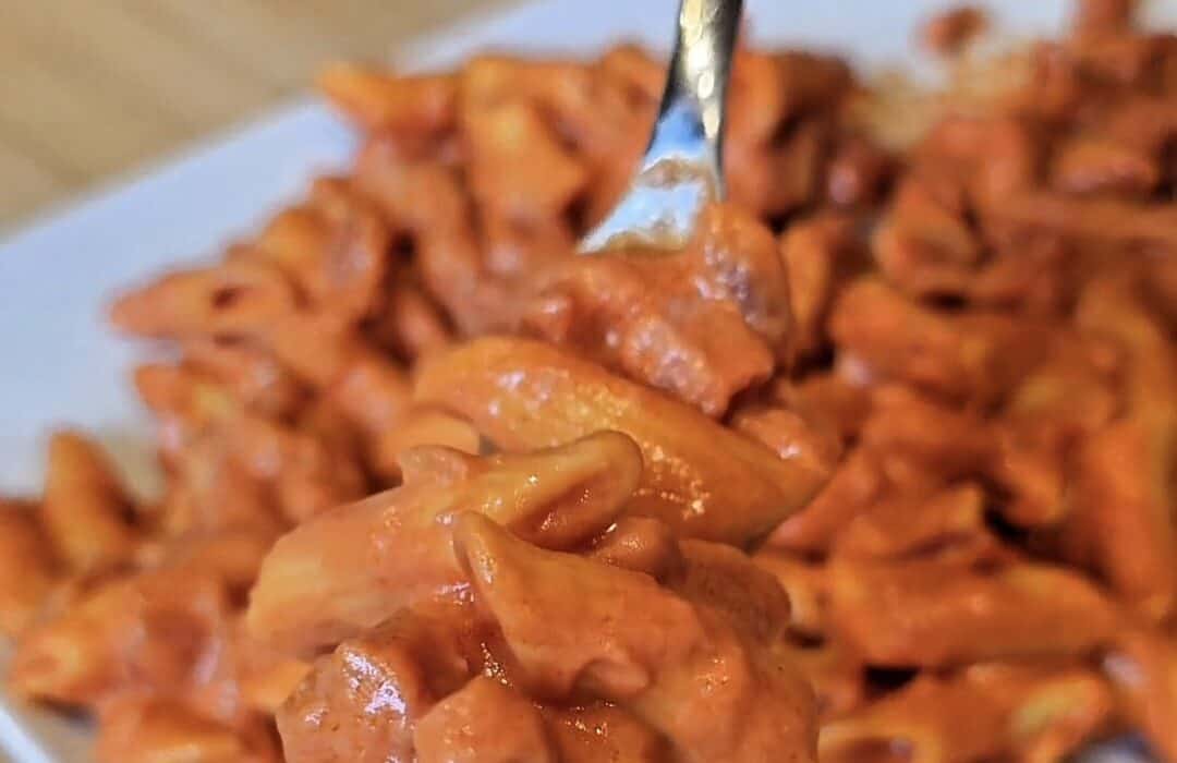 forchettata di pasta alla pancetta pomodoro senza glutine