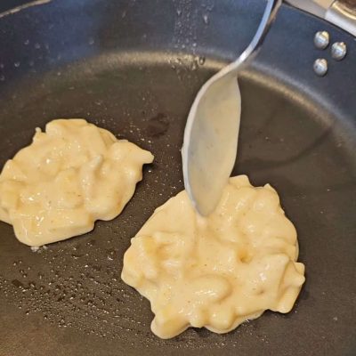 dare la forma ai pancake in padella