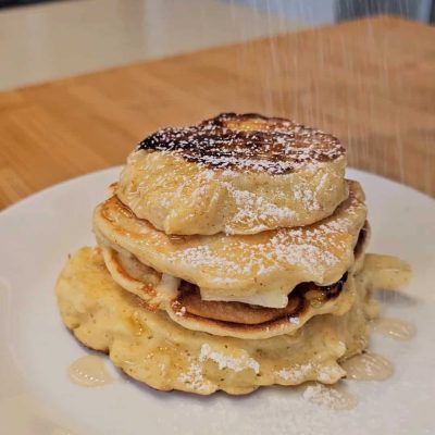 pancake senza glutine alle mele con zucchero a velo