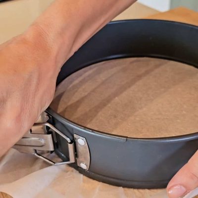 carta forno in tortiera torta rovesciata all'arancia