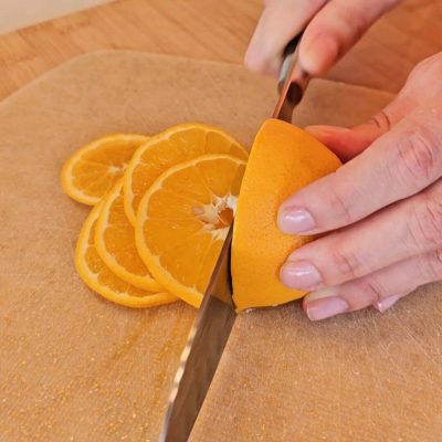 taglio arancia per torta rovesciata all'arancia