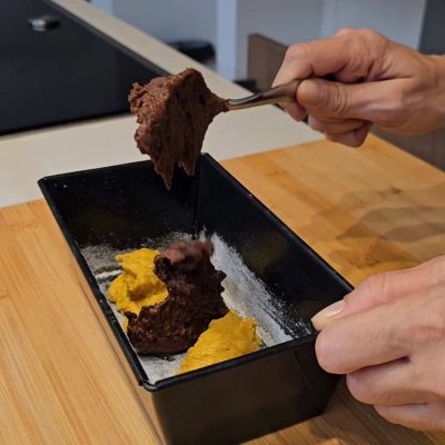aggiungere nello stampo impasto del plumcake senza glutine alla zucca