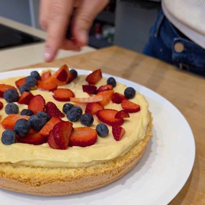 viene aggiunta la frutta alLa mia torta di compleanno senza glutine e senza latte