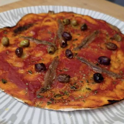 la pizza senza glutine sottile cotta