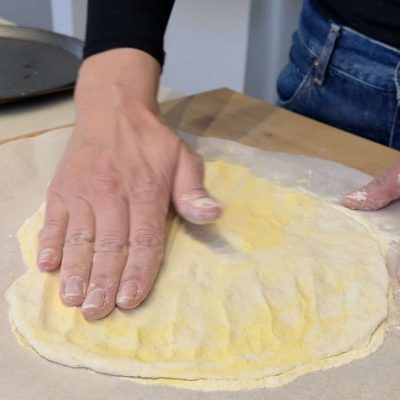stesura movimenti pizza senza glutine sottile.j